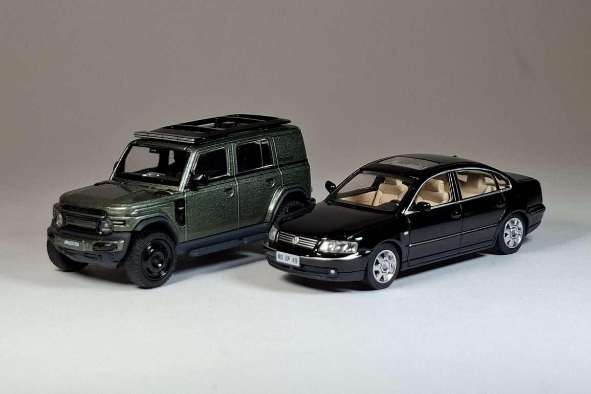 1;64 Xcartoys iCar V23 & Volkswagen Passat 1