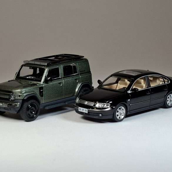 1;64 Xcartoys iCar V23 & Volkswagen Passat 1