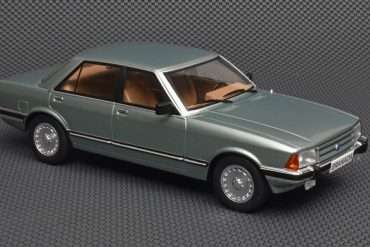 18MCG Ford Granada MKII Ghia 1982 3
