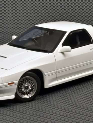 18Whelart Mazda Savanna RX 7 infini 1