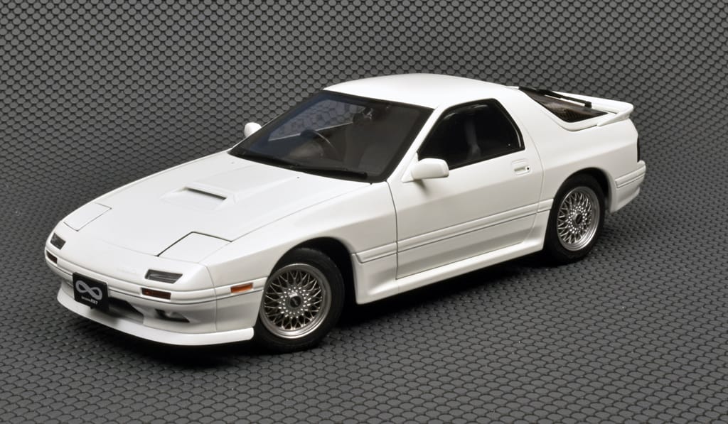 18Whelart Mazda Savanna RX 7 infini 1