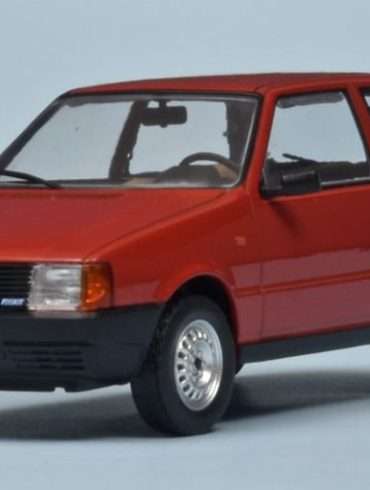 24WhiteBox Fiat Uno1983 1