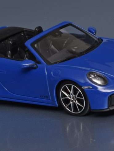 43minic Porsche 911 992.2 Carrera GTS conv 2024 3