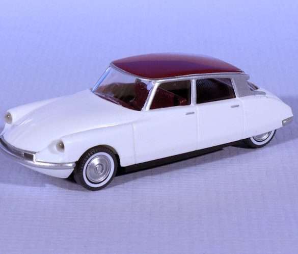 INT.Wiking 87.Citroën ID19(1)