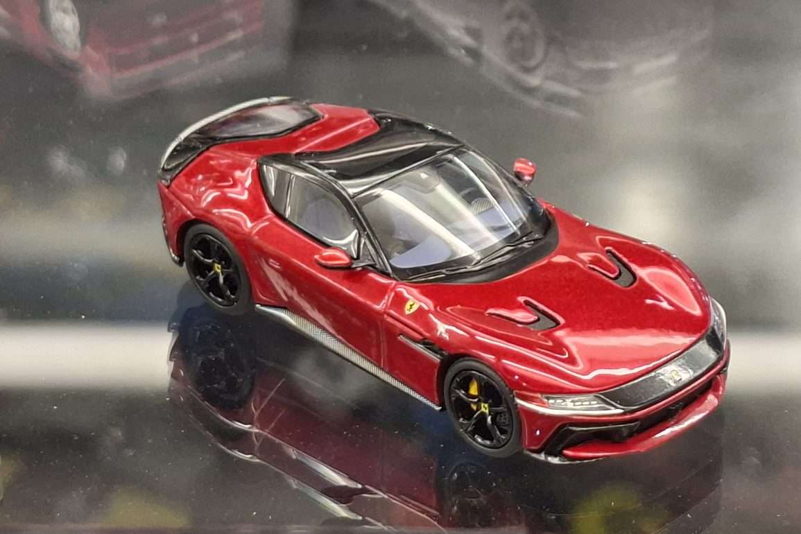 1;64 BBR Ferrari 12Cilindri 1