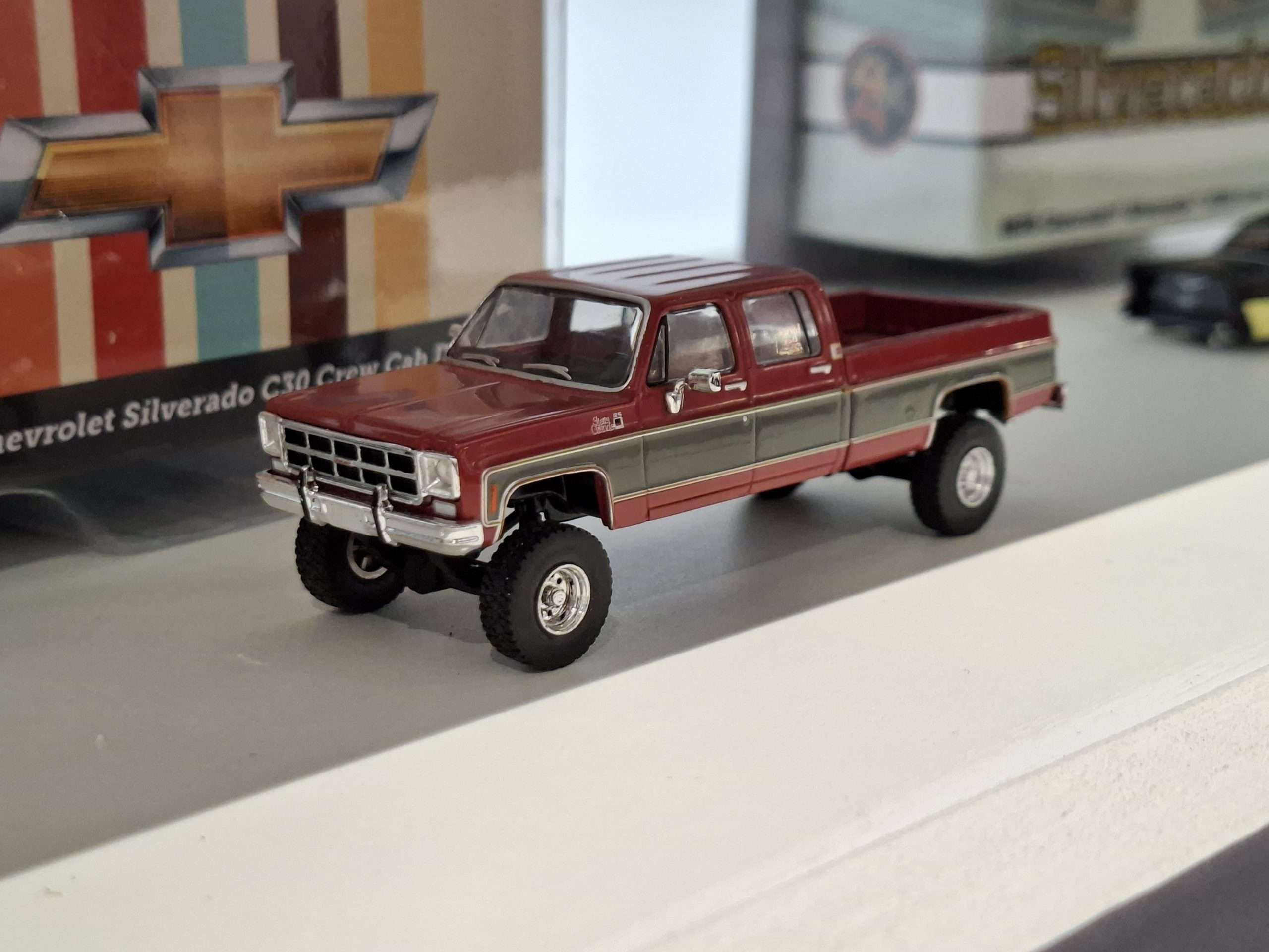 1;64 Ixo GMC Sierra Grande K2500 Crew Cab Wideside 1;64 Ixo GMC Sierra Grande K2500 Crew Cab Wideside