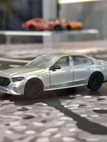 1;64 NZG Mercedes AMG E 53 1