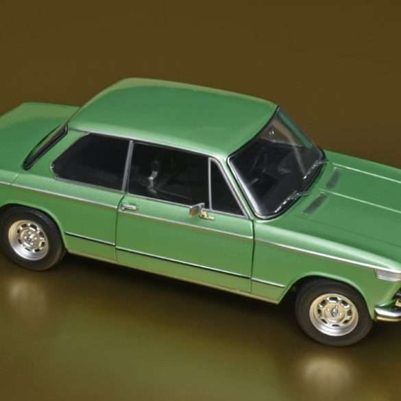 18solido BMW 1602 Taiga groen 1971 1