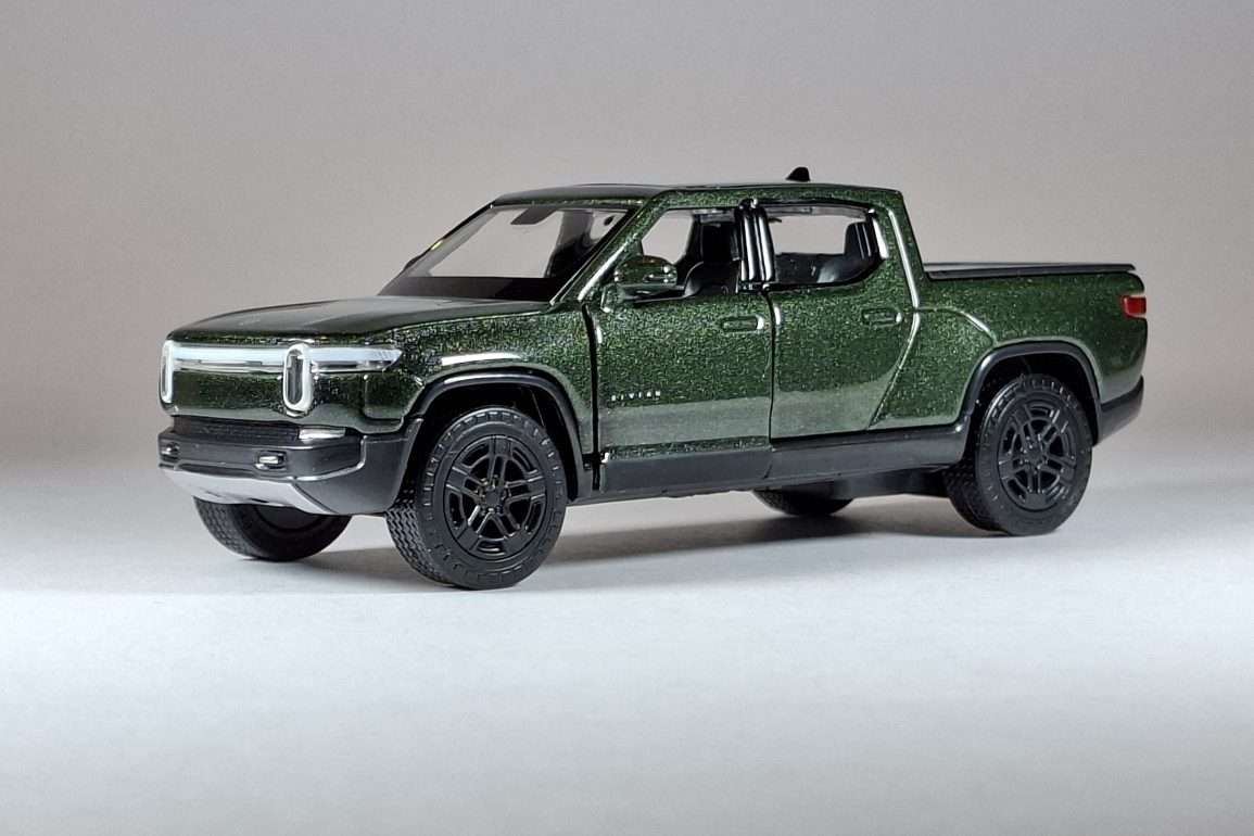 1 48 Maisto Rivian R1T 1