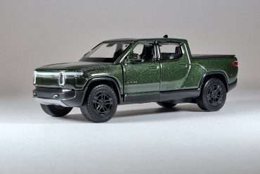 1 48 Maisto Rivian R1T 1