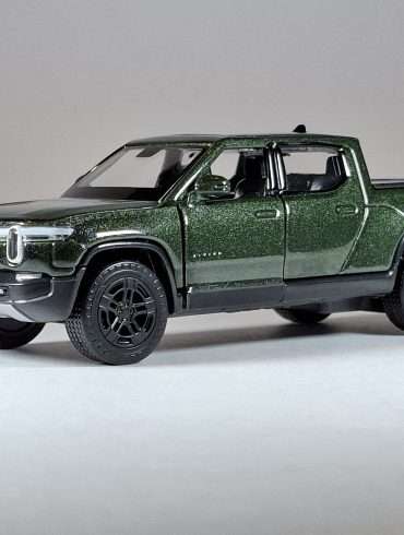 1 48 Maisto Rivian R1T 1