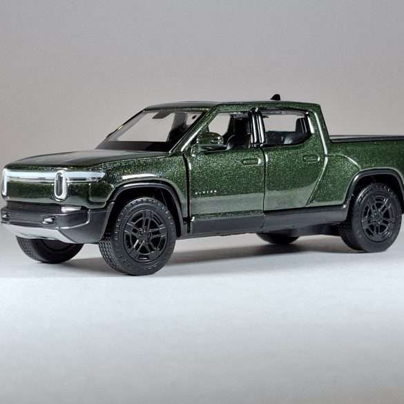1 48 Maisto Rivian R1T 1