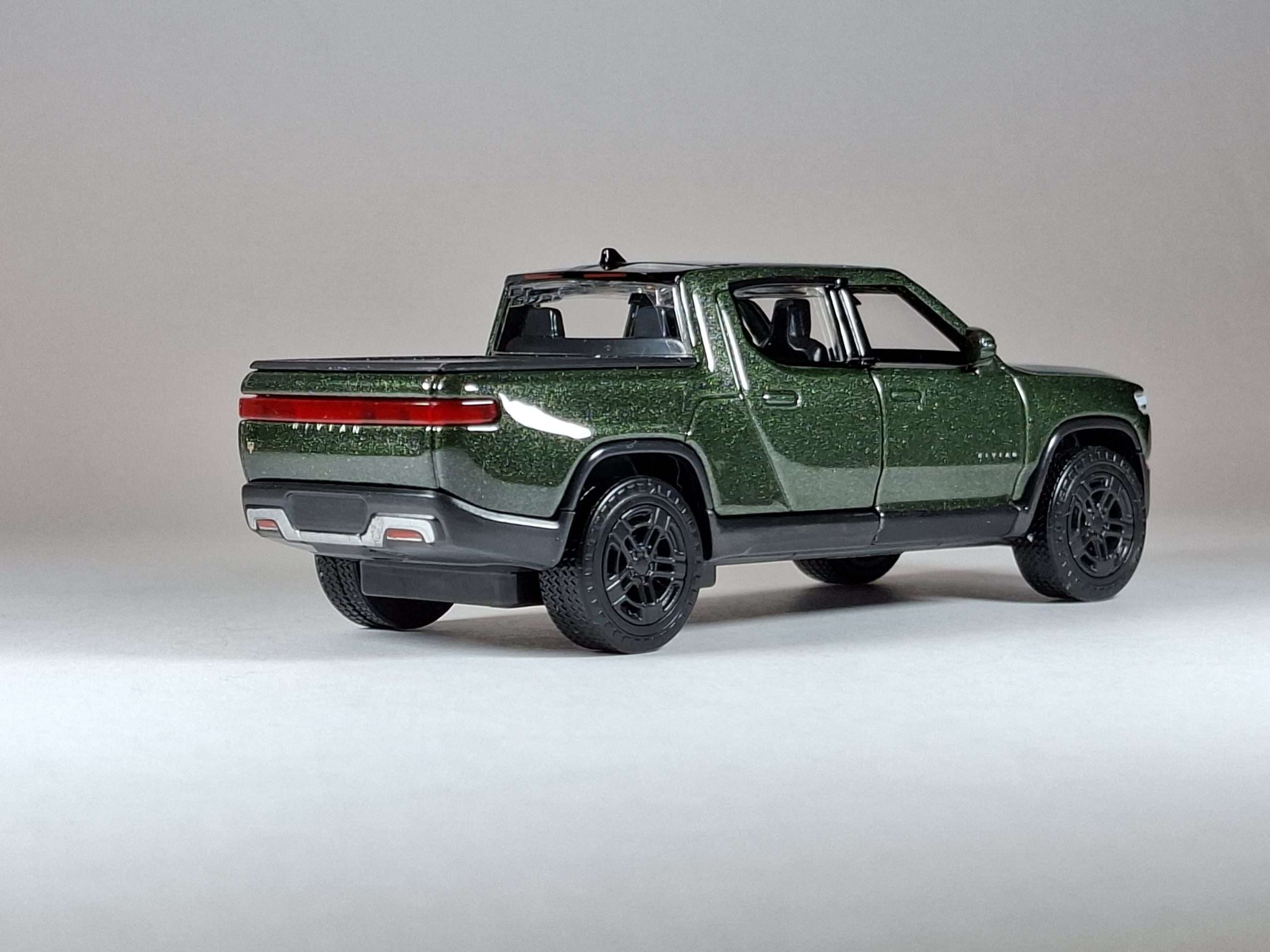 1 48 Maisto Rivian R1T 2 1 48 Maisto Rivian R1T 2