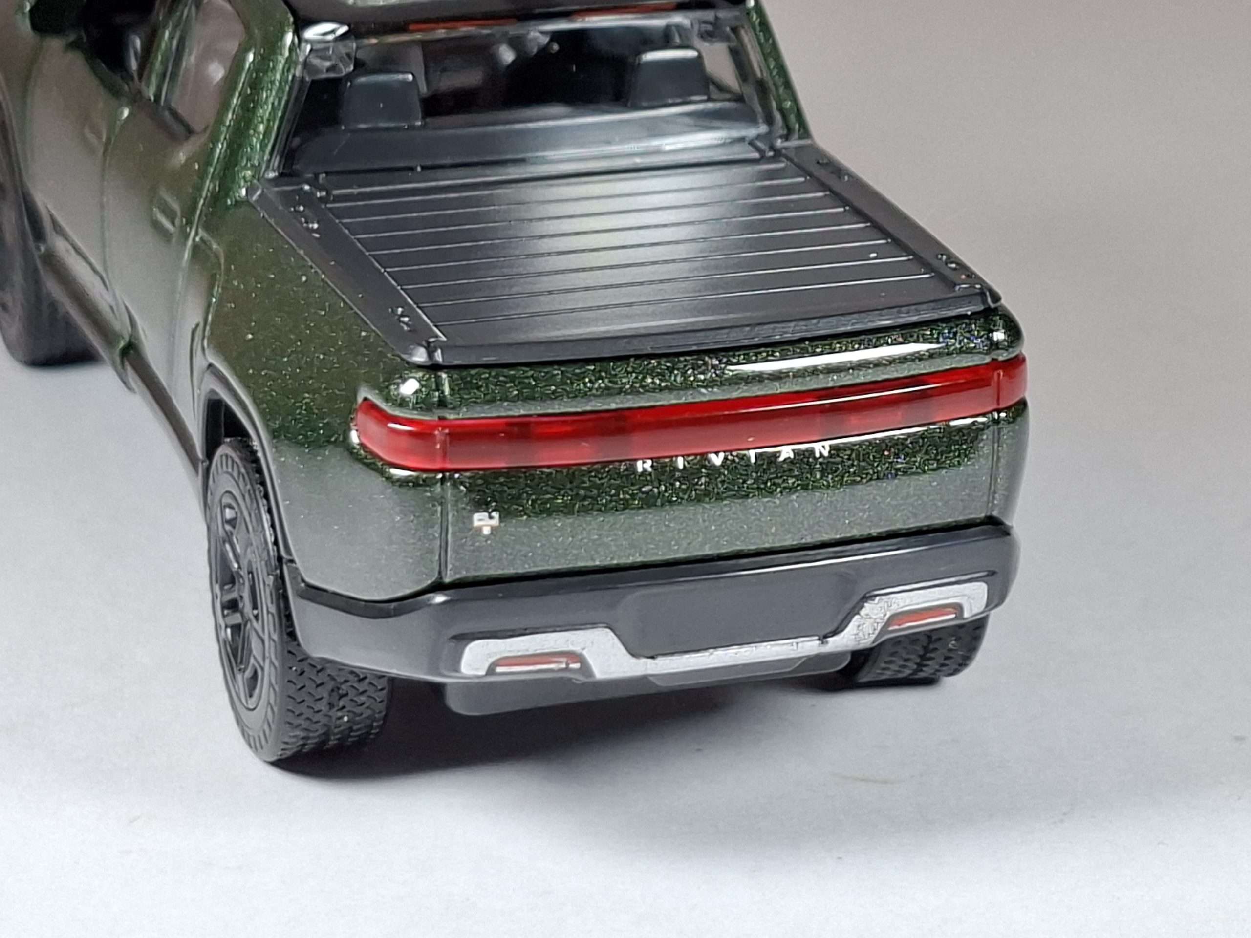 1 48 Maisto Rivian R1T 5 1 48 Maisto Rivian R1T 5