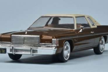 24WhiteBox Dodge Royal Monaco Coupe 1977 4