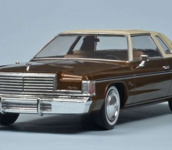 24WhiteBox Dodge Royal Monaco Coupe 1977 4