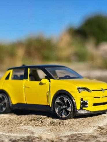 3 inch Majorette Renault 5 2
