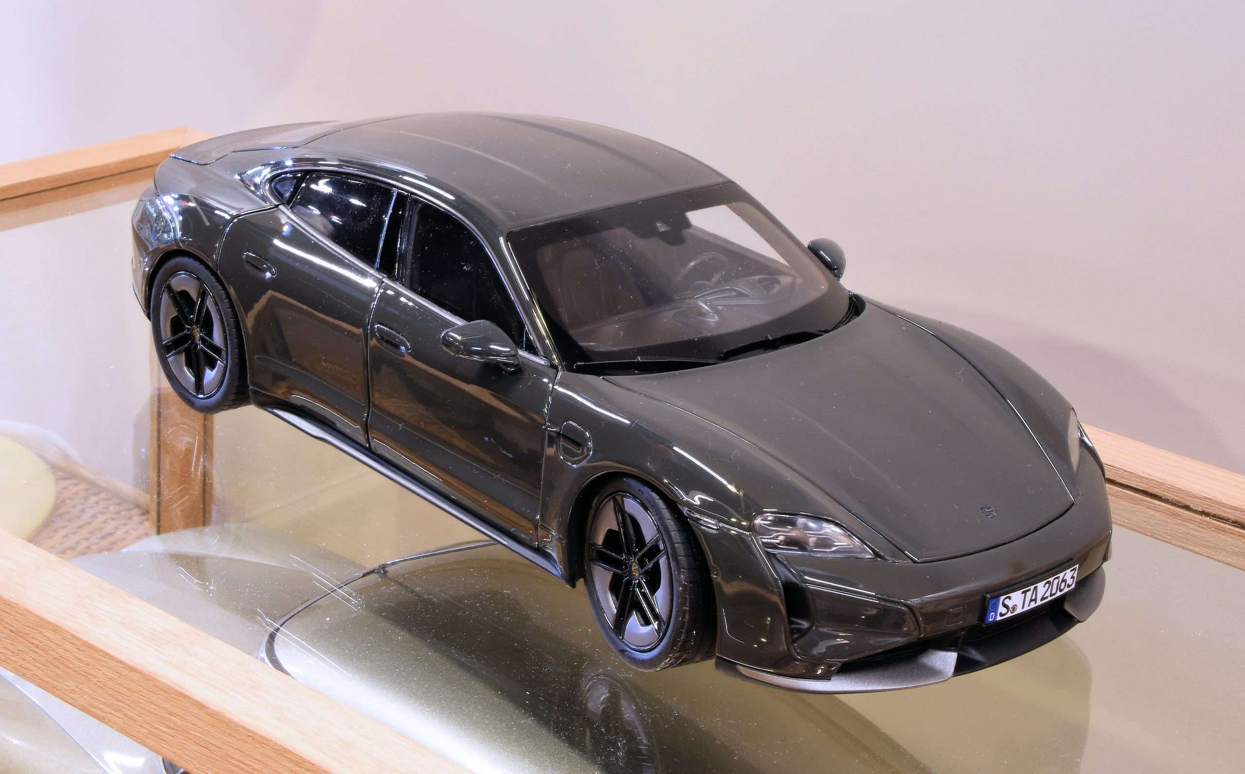 118 Norev Porsche Taycan 118 Norev Porsche Taycan