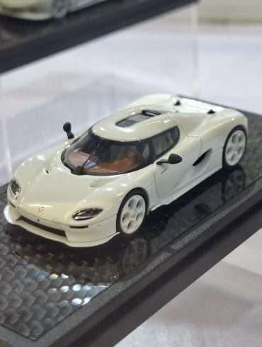 1;64 LCD Models Koenigsegg CC850 1