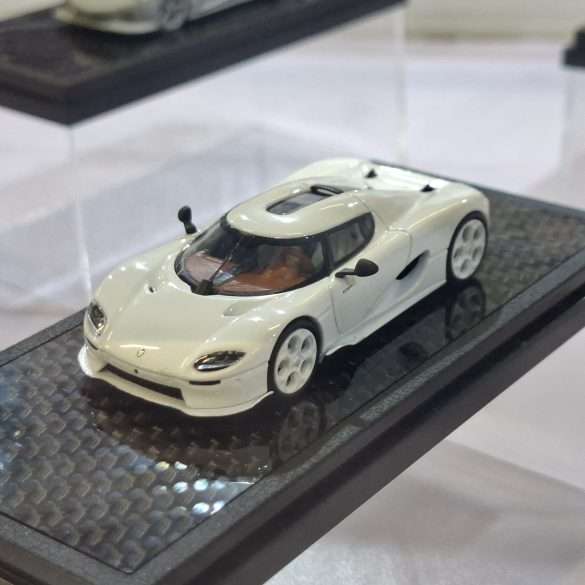 1;64 LCD Models Koenigsegg CC850 1