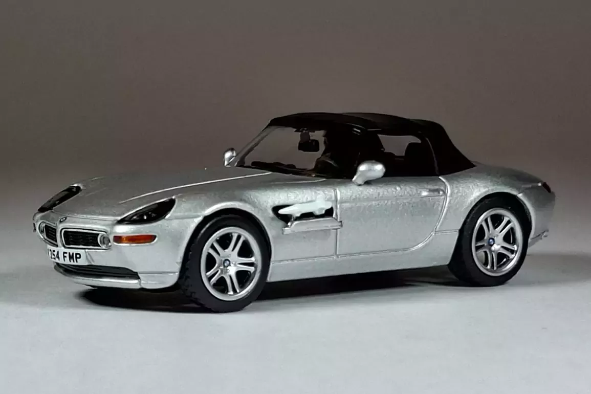1;64 Mini GT BMW Z8 1