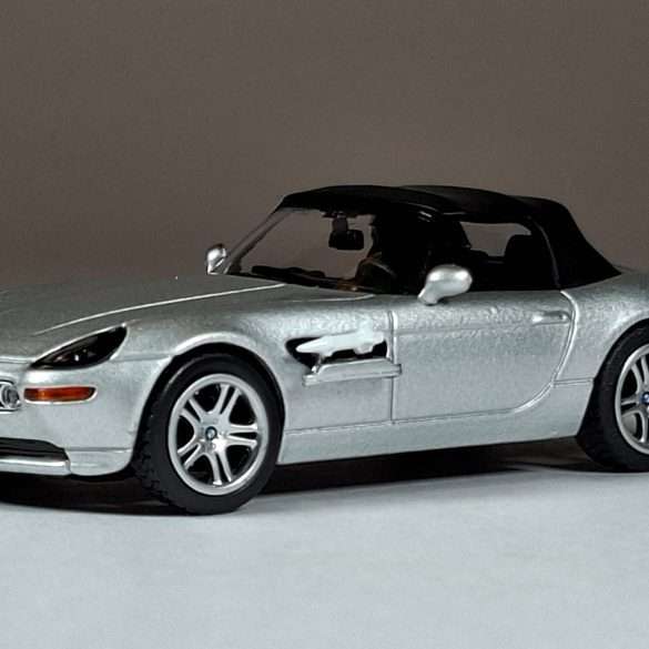 1;64 Mini GT BMW Z8 1