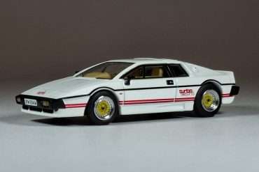 1;64 Mini GT Lotus Esprit Turbo 1