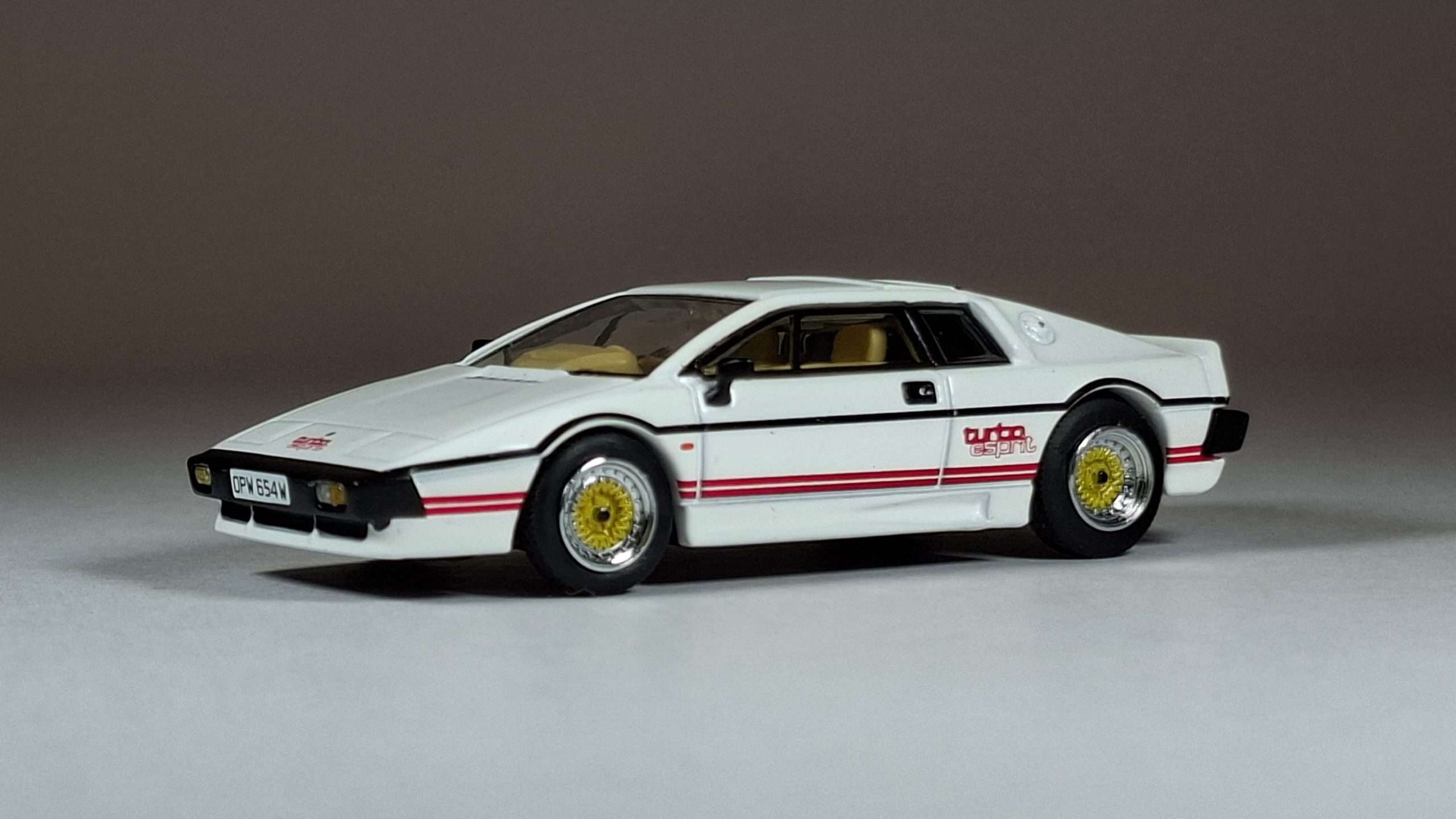 Beroemde Lotus Esprit van Mini GT