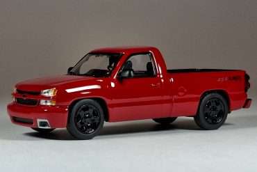 1;64 Para64 Chevrolet Silverado SS 1