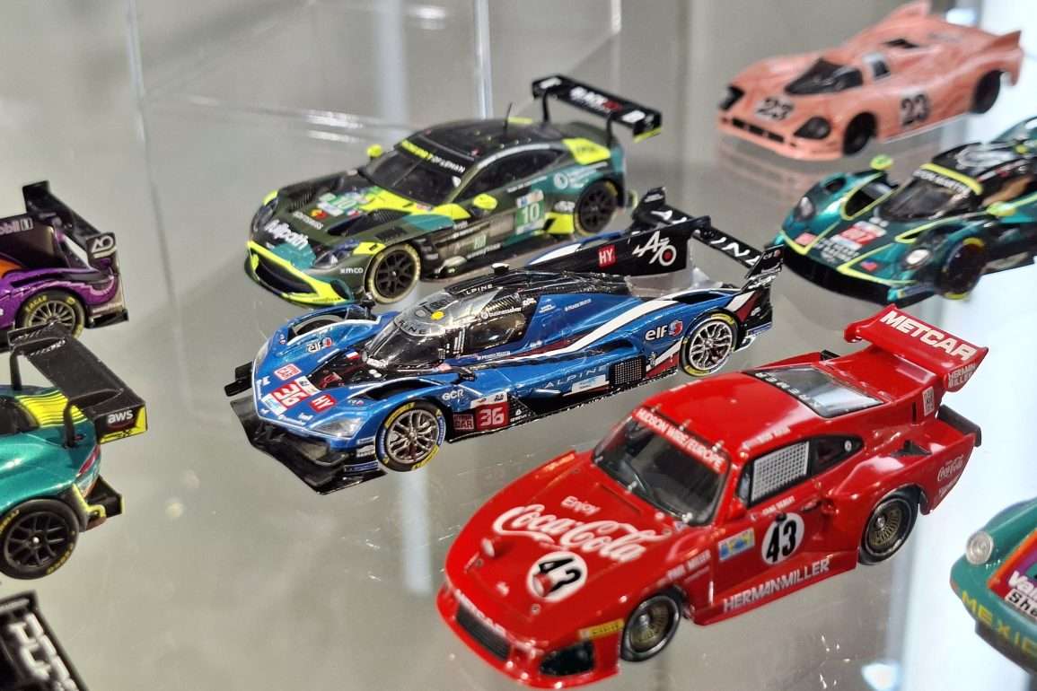 1;64 Spark Alpine A424