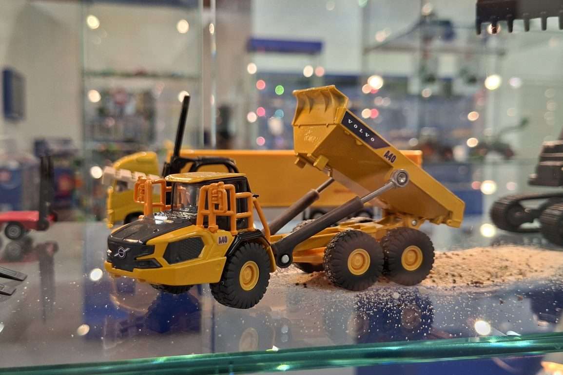 1;87 SIKU Volvo A40J 1