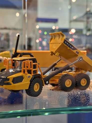 1;87 SIKU Volvo A40J 1