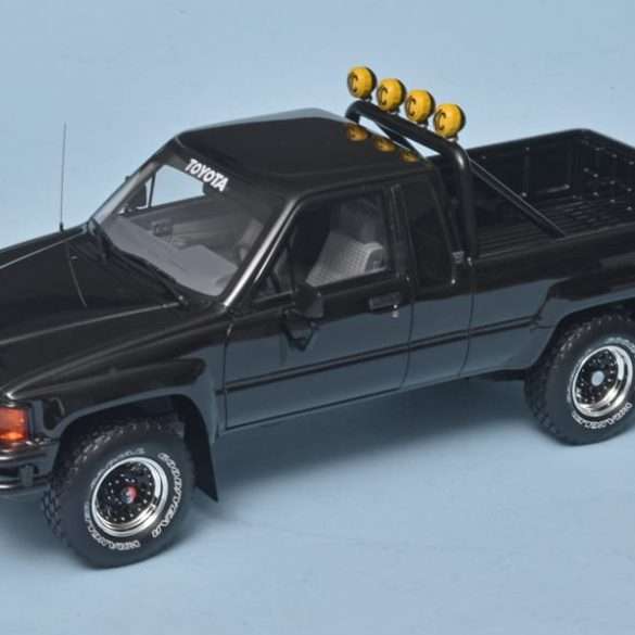 18OttOm Toyota Hilux SR5 BttF 1985 3