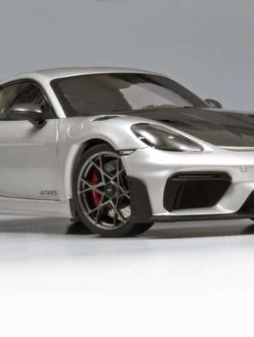 18minic Porsche Cayman GT4RS 2024 1