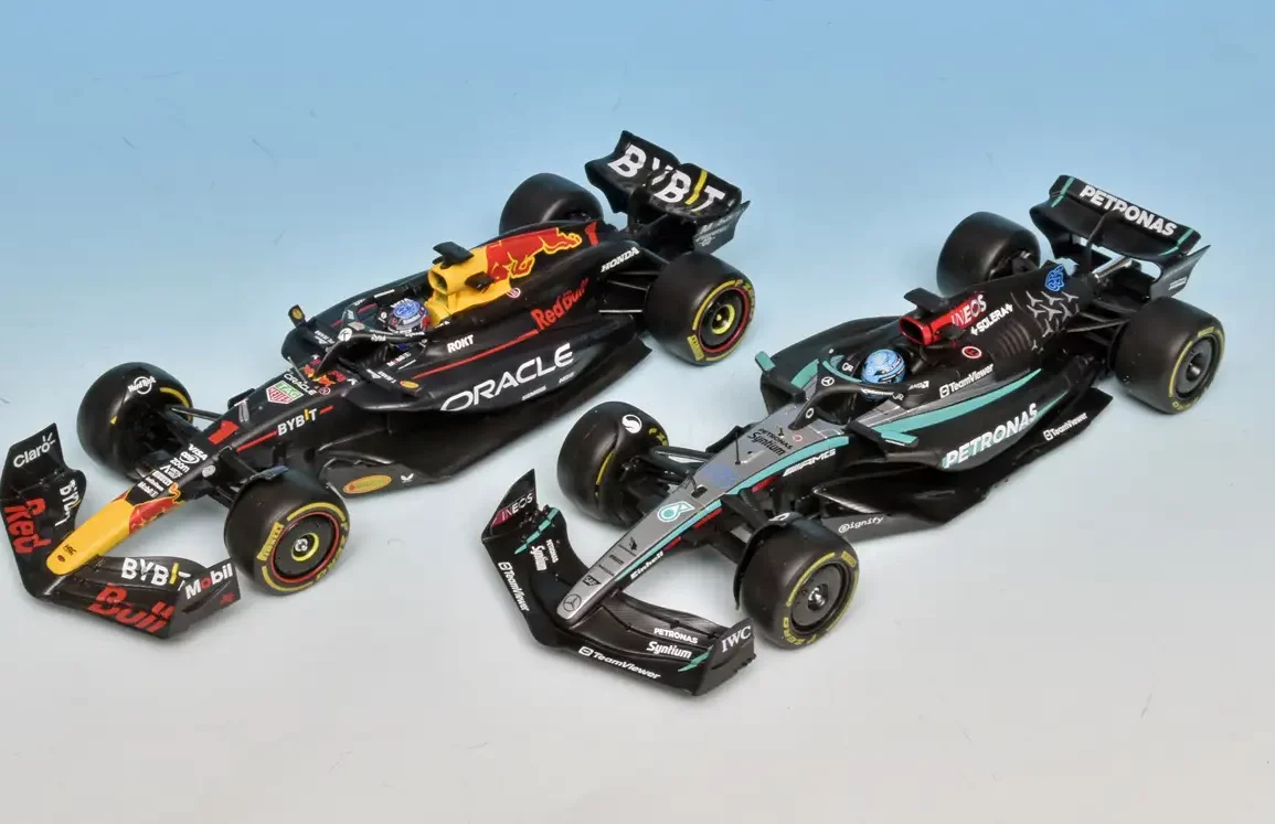 24Bburago RedBull RE21 + MercedesAMG W15 2025 1
