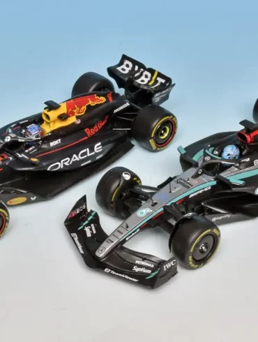 24Bburago RedBull RE21 + MercedesAMG W15 2025 1