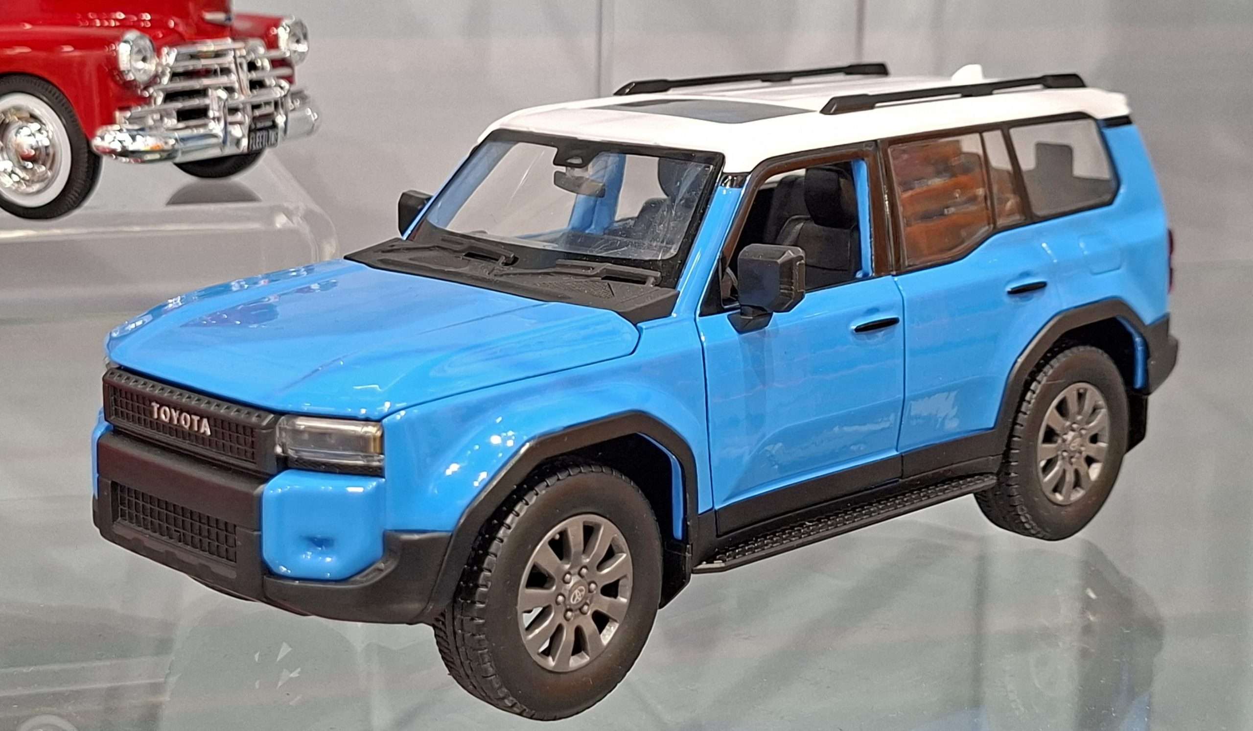 24Maisto Toyota Land Cruiser Prado