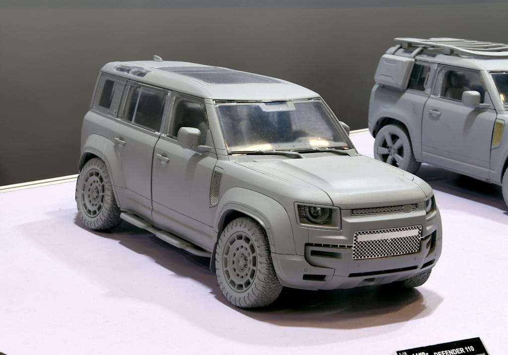 INT 118 LCD Land Rover Defender 110