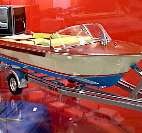 INT 118 Mitica Riva boot op trailer