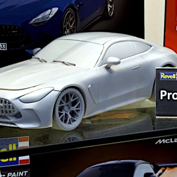 INT 124 Revell Mercedes AMG GT