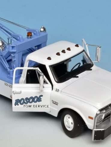 18Greenlight Chevrolet C 30 Dual Wrecker 1969 4