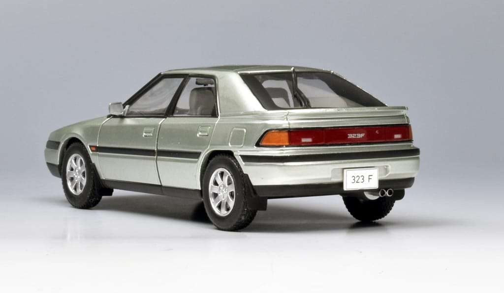 24WhiteB Mazda 323F 1989 2 24WhiteB Mazda 323F 1989 2