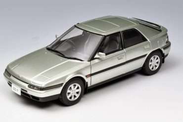 24WhiteB Mazda 323F 1989 3