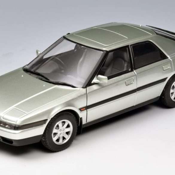 24WhiteB Mazda 323F 1989 3