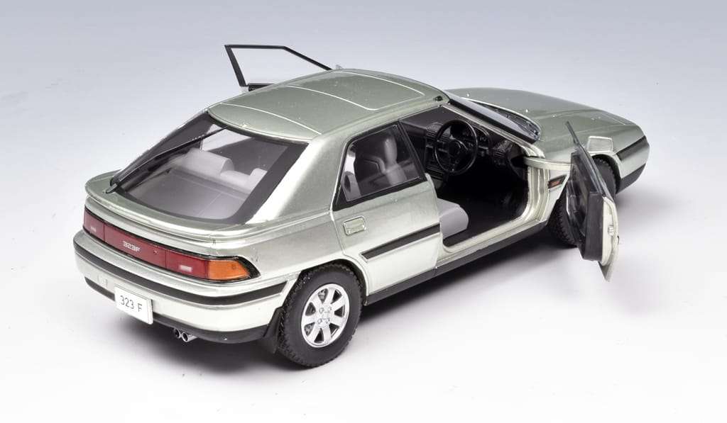 24WhiteB Mazda 323F 1989 4 24WhiteB Mazda 323F 1989 4