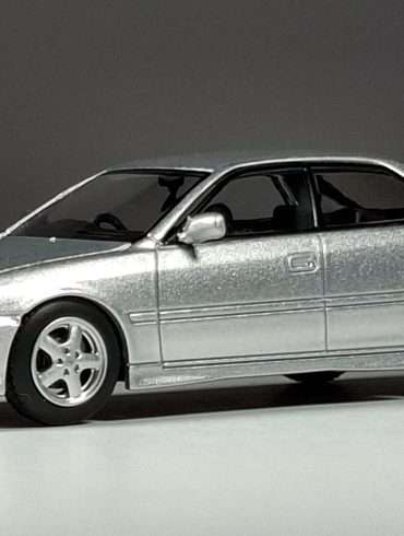 1;64 Hobby Japan Toyota Chaser Tourer V 1