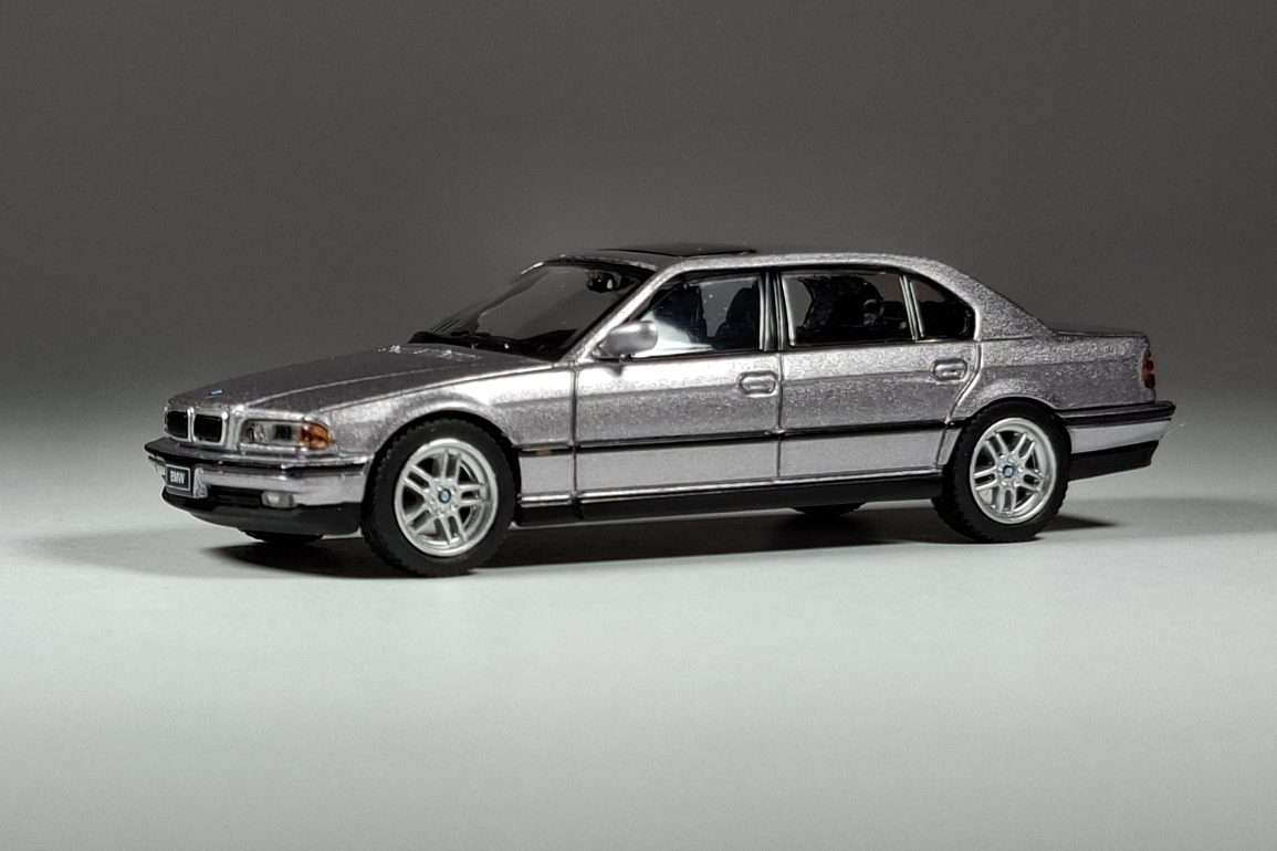 1;64 Mini GT BMW 750 iL 1