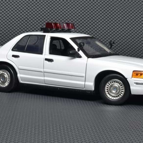 18MM Ford Crown Victoria Interceptor 2001 1