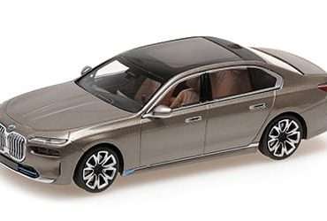 43Minichamps BMW i7 (01)