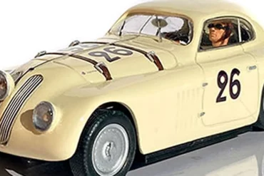 Modelant la BMW 328 a